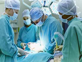 रात में की गई सर्जरी कर देती है मौत की संभावना को दोगुना