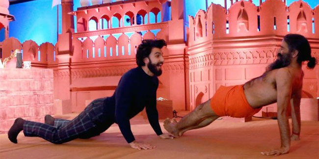 बाबा रामदेव और रणवीर सिंह में हुआ योग कॉम्प्टिशन, वीडियो वायरल