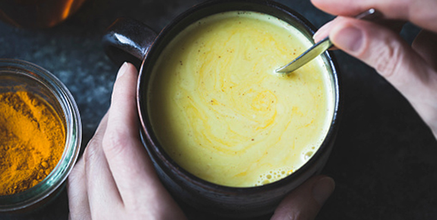 turmeric milk in hindi 