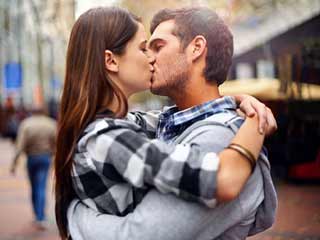 किस' होता है सेहत के लिए खतरनाक! जानिए कैसे?