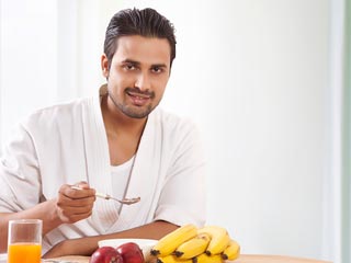 इन नैचुरल तरीकों को आजमाएं वजन बढ़ाएं