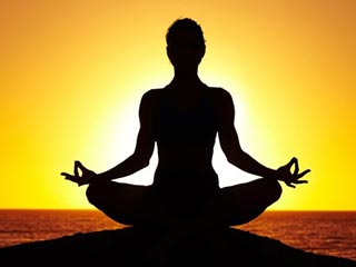 हठयोग करने की विधि और फायदों के बारे में जानें