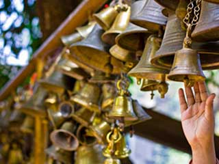 मंदिर में घंटी बजाने के स्‍वास्‍थ्‍य फायदों के बारे में जानें 