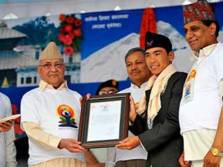 नेपाली थेरेपिस्ट ने किया 50 घंटों तक योग, बनाया रिकॉर्ड