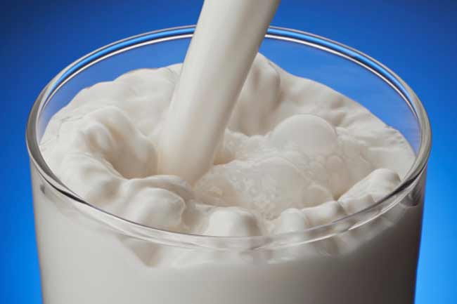 रोज़ाना दूध पीने से यह बीमारियां जड़ से ख़त्म हो जाएँगी, जानें विस्तार से