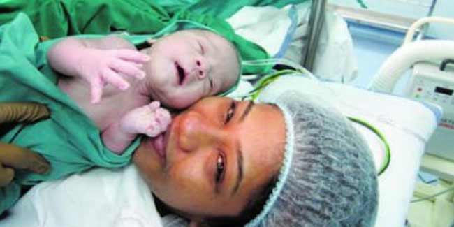 देश की पहली टेस्ट ट्यूब बेबी बनी मां