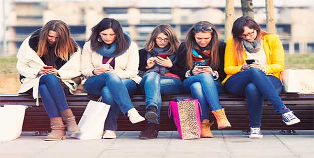 Social Media Addict in Hindi  