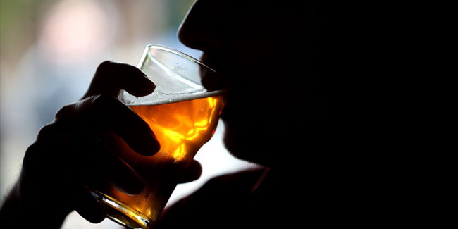 Drinking alcohol in moderate amount may cut the risk of stroke