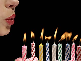 बर्थडे पर क्यों बुझाई जाती हैं मोमबत्तियां, जानें...