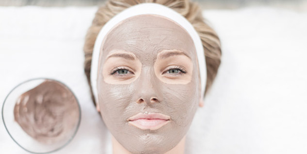 Homemade sandalwood and nutmeg face pack