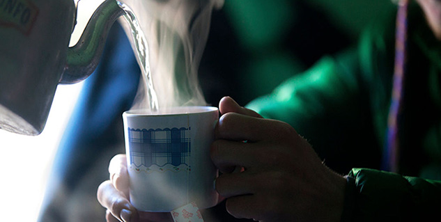 गर्म चाय