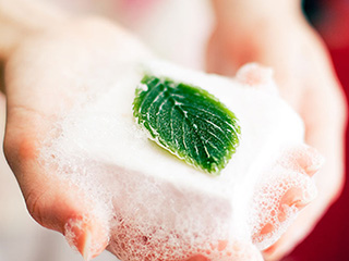 कहीं आप प्रतिबंधित एंटीबैक्टीरियल साबुन तो नहीं कर रहे हैं इस्तेमाल