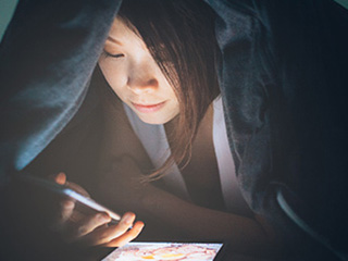 सोने से पहले अगर आप भी करते है स्मार्टफोन का प्रयोग..तो हो जाएं सावधान 