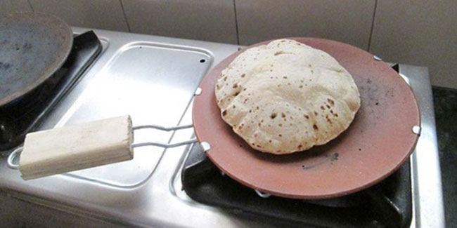 मिट्टी के तवे में बनी रोटी खाने से नहीं होती है गैस की समस्या