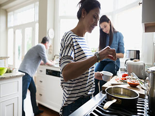 किचन में न करें ऐसी मिस्‍टेक, कर देंगी बीमार! 