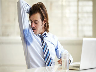 पसीने के पीले दाग छिपाने के लिए ये हैं 6 आसान तरीके