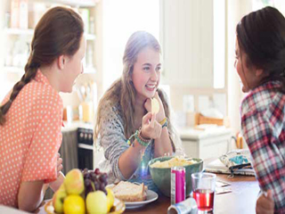 Teenager बच्चों को दें ये आहार, हमेशा रहेंगे फिट और स्वस्थ