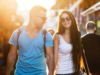जब रिश्तें में बढ़े भावनात्मक असुरक्षा, तो करें ये 5 काम