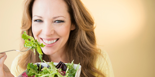 सिर्फ वज़न कम ही नहीं, salad खाने के ये 4 फायदे भी हैं