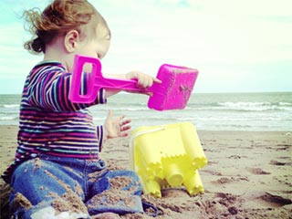 बच्‍चों को मिट्टी में खेलने से न रोकें, बढ़ेगी प्रतिरोधक क्षमता!