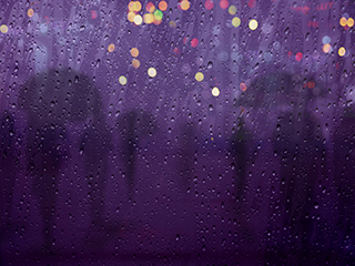 कुछ यूं फिट रहकर लें मानसून का मजा 