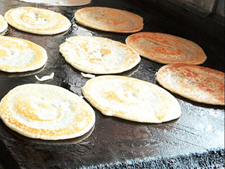 छोले-पूरी नहीं, बल्कि भारतीय-शहरी लोगों का फेवरिट नाश्ता डोसा-इडली है...