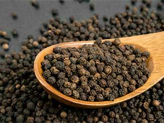 खाने में लाल नहीं काली मिर्च का करें सेवन, होंगे ये फायदे