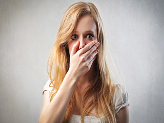 हिचकी आने का मतलब किसी का याद करना नहीं...बल्कि ये है असली फैक्‍ट