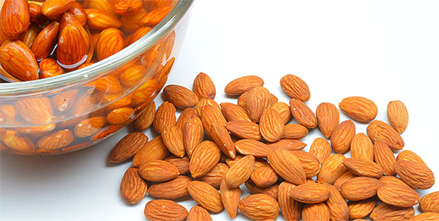 almonds in hindi 