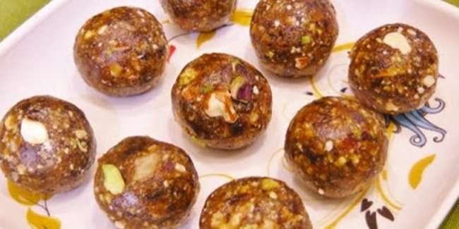 एनर्जी के लिए रमजान में खाएं काजू-खजूर के लड्डू