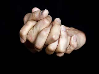 फटे हाथ पैरों को सिर्फ 1 दिन में सही करते हैं ये 2 घरेलू नुस्खे