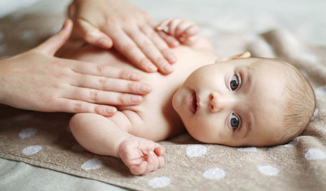 सर्दियों में सिर्फ इस तेल से करें नवजात की मालिश, होंगे ये फायदे