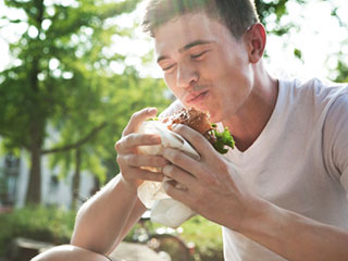 जो लोग स्मोक करते हैं, वो अपनी डाइट में ये 6 फूड्स ज़रूर शामिल करें