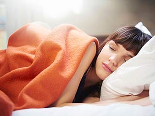 एक्‍सपर्ट टिप्‍स: छोड़ो बहाना, अच्‍छी नींद के लिए इन फूड्स को खाना  