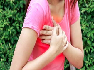 हार्ट अटैक का कारण बन सकता है कम उम्र में पीरियड्स आना : शोध