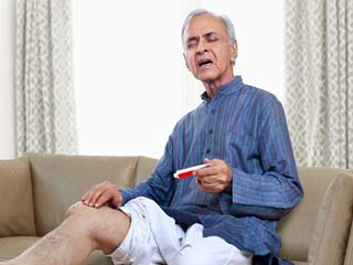 बुढ़ापे में कम वजन ह‍ड्डियों को बनाती है कमजोर, जानें क्‍यों 