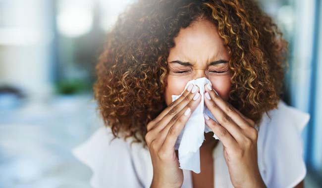 आपकी छींक भी बन सकती है स्लिप डिस्क का कारण, इन बातों का रखें ध्यान
