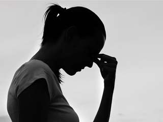 जरूरत से ज्यादा सोचते हैं तो हो जाइए सावधान, हो सकती हैं ये 6 गंभीर परेशानियां 