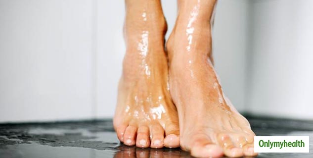 insidepeeingduringshower