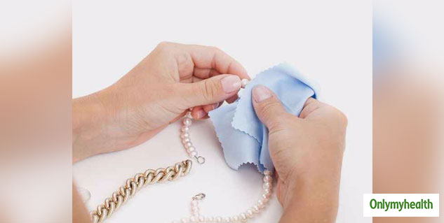 Jewelry Cleaning with Conditioner 
