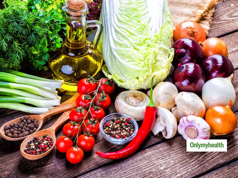 Healthy Diet: हेल्दी समझकर इन 6 चीजों को न खाएं कच्चा, जानें इन्हें पका कर खाने का स्वस्थ तरीका