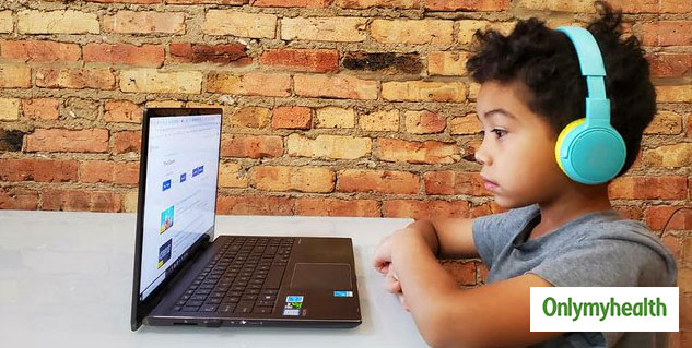 children listening music