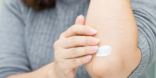 Excessive Itching Around The Breasts Is An Initial Sign Of 'Nipple  Dermatitis