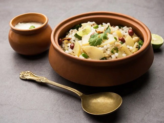 Navratri 2021: नवरात्रि व्रत को आसान बनाने के लिए आप खा सकते हैं पोषण से भरपूर ये 10 आहार, रहेंगे स्वस्थ 