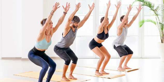 Yoga Instantly - शारीरिक संतुलन और तेज बुद्धि को बढ़ने के लिए करे उत्कटासन (Chair  Pose) https://www.yogainstantly.in/2020/07/utkatasana-in-hindi.html |  Facebook