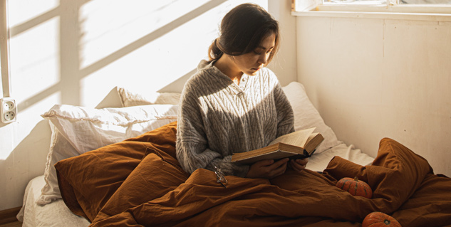 Inside4_readinginlowlight