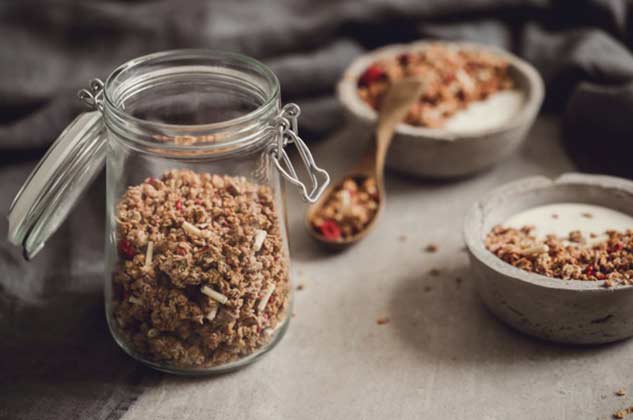 granola in breakfast