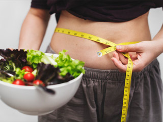 सुबह के नाश्ते के समय ये 9 आदतें बढ़ा सकती हैं आपका वजन, फिटनेस की चिंता है तो न करें ये गलतियां