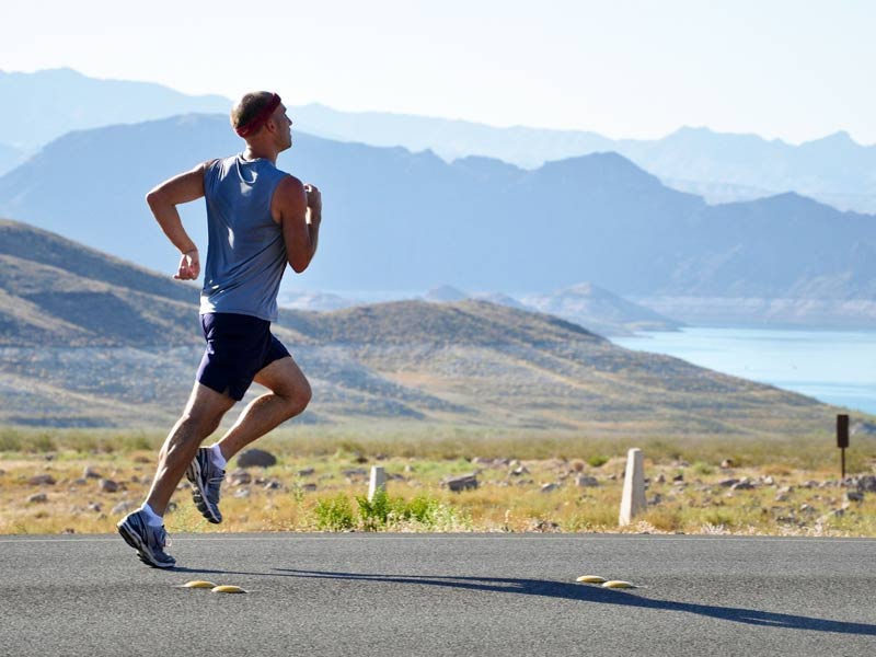 दौड़ते समय ये छोटी-छोटी गलतियां लंबे समय में आपको दे सकती हैं कई गंभीर बीमारियां, जानें दौड़ने का सही तरीका