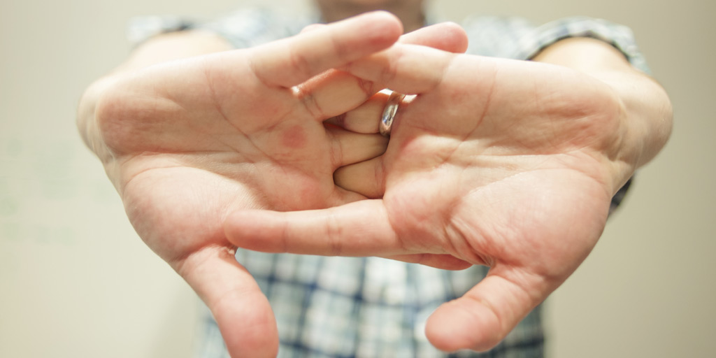 5 Myths About Knuckle Cracking And Truth Behind Them Onlymyhealth